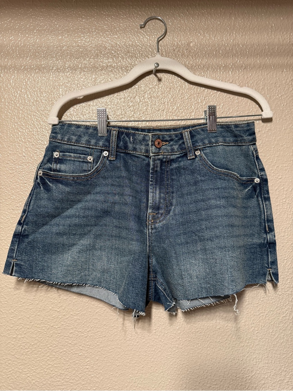 Rewash Women's Light Blue Frayed Hem Denim Shorts
